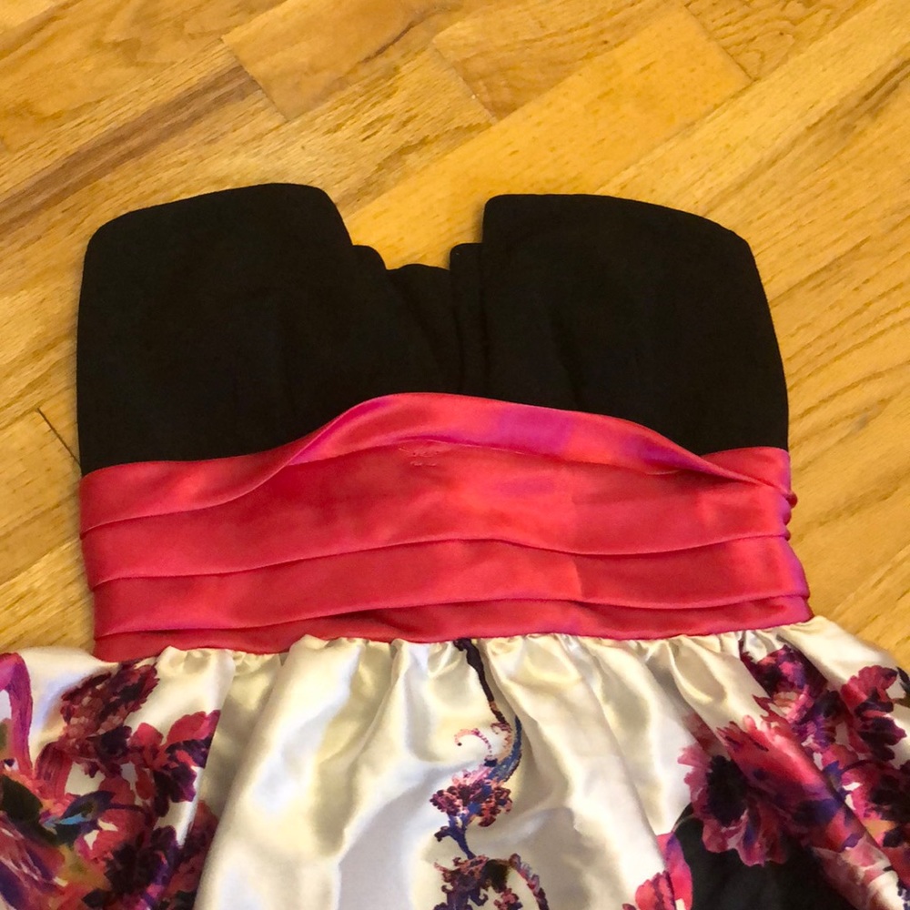 Elegant Floral dress - Picture 2 of 5